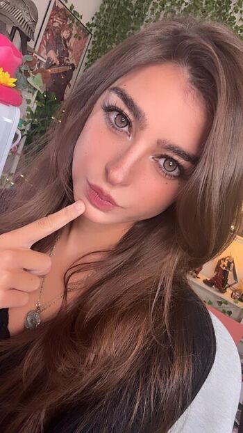 Full leaked Aruuu private onlyfans photo