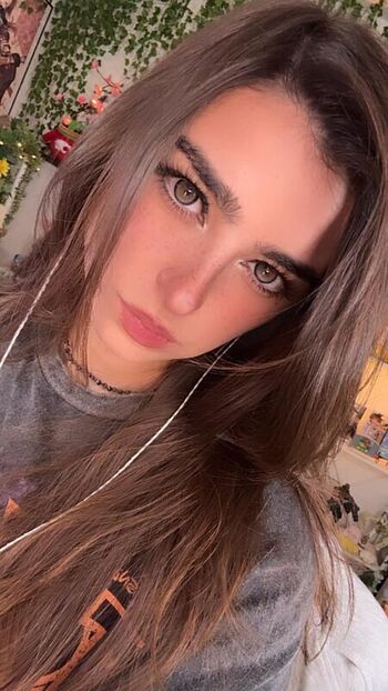 Full leaked Aruuu private onlyfans photo